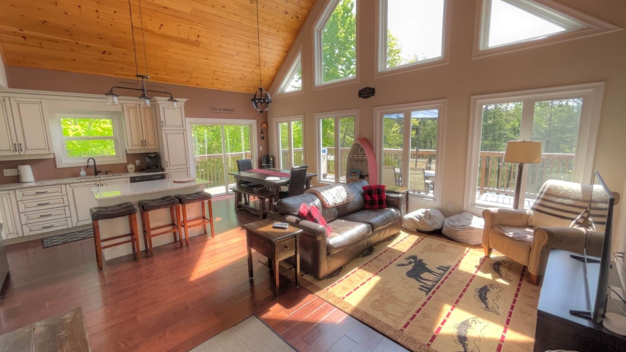 Photo of Livingroom in Rideau Lakes