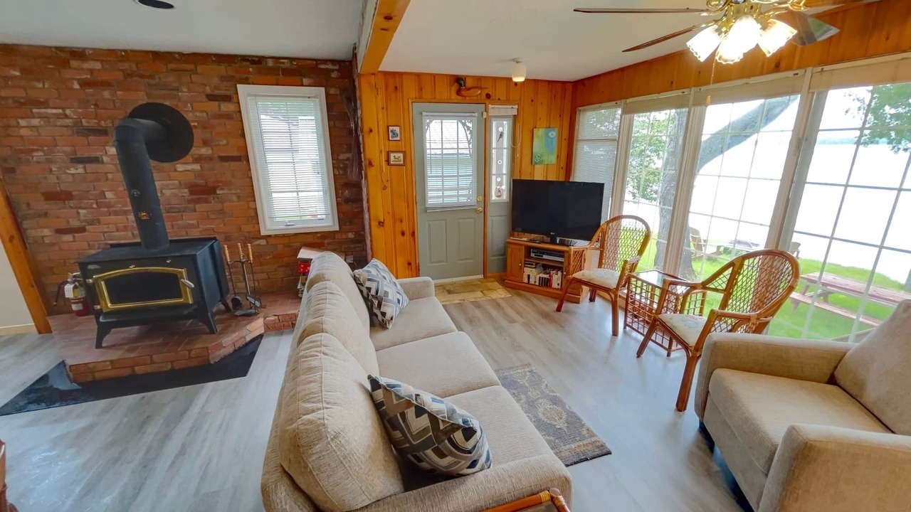Photo of Livingroom in Rideau Lakes