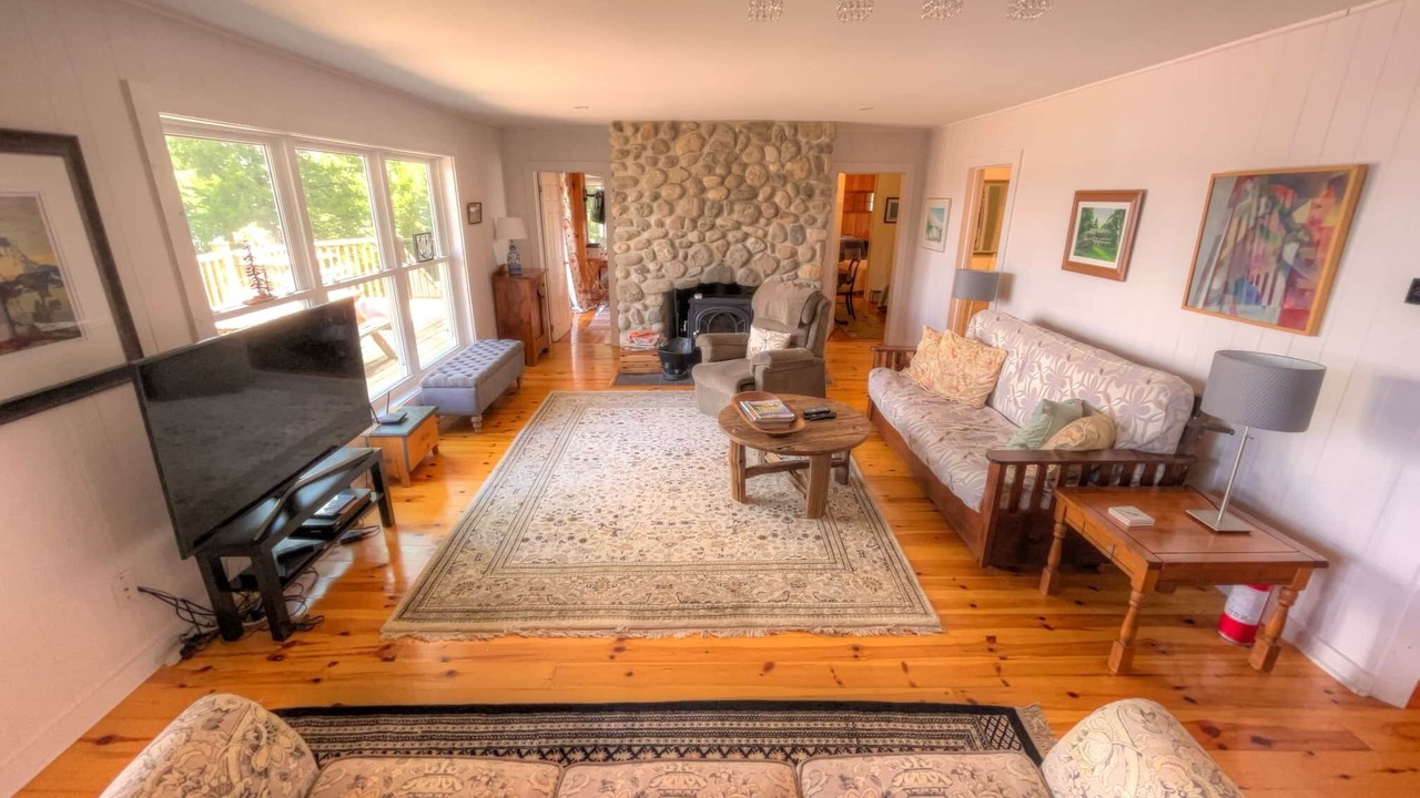 Photo of Livingroom in Rideau Lakes