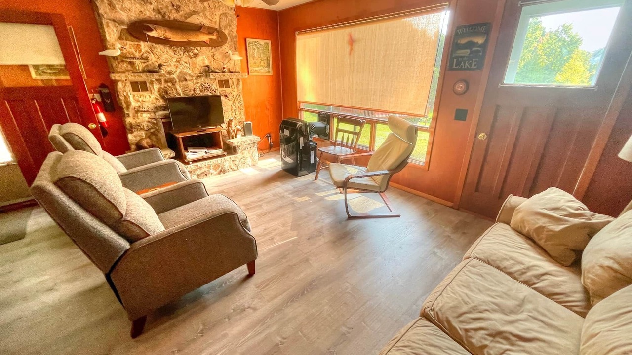 Photo of Livingroom in Rideau Lakes