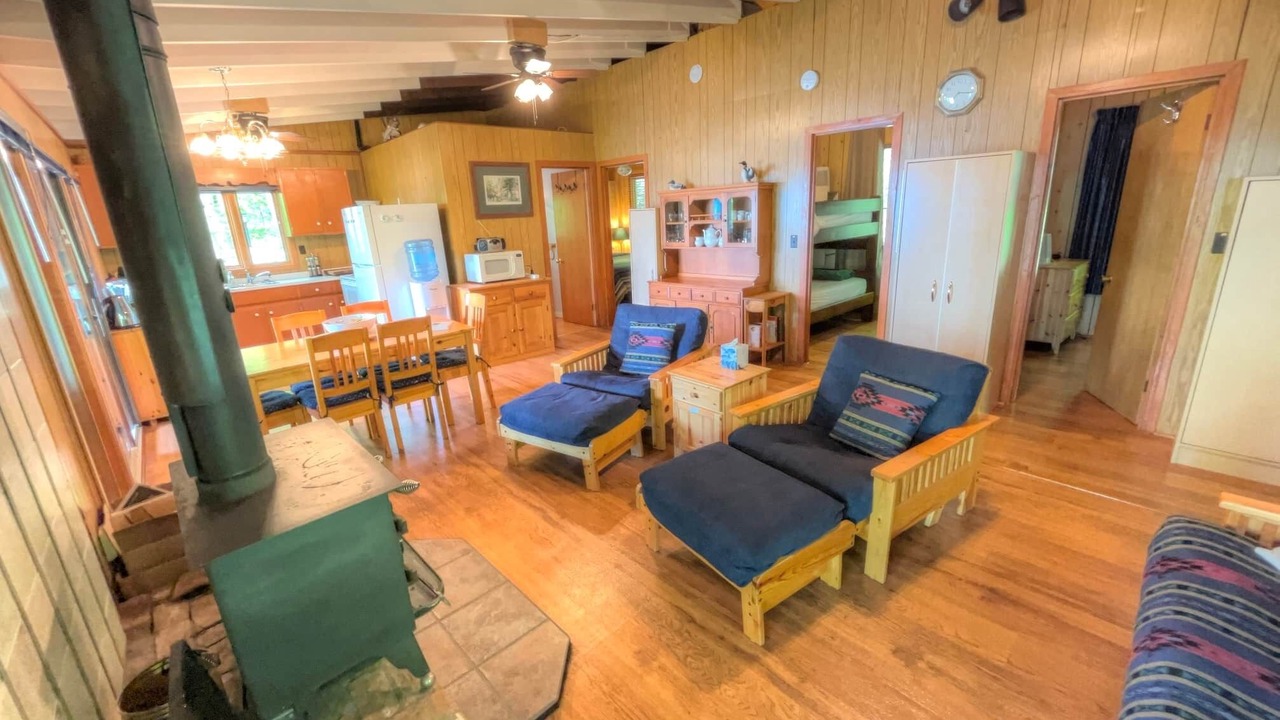 Photo of Livingroom in Rideau Lakes