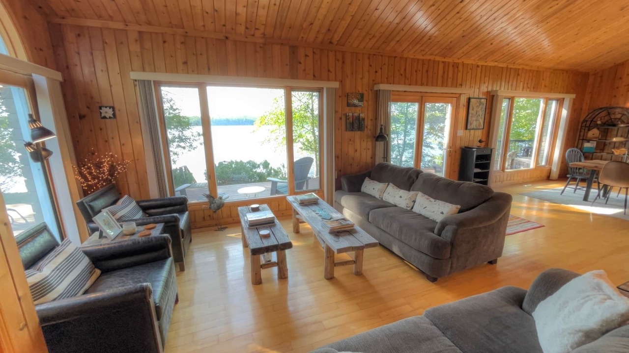 Photo of Livingroom in Rideau Lakes