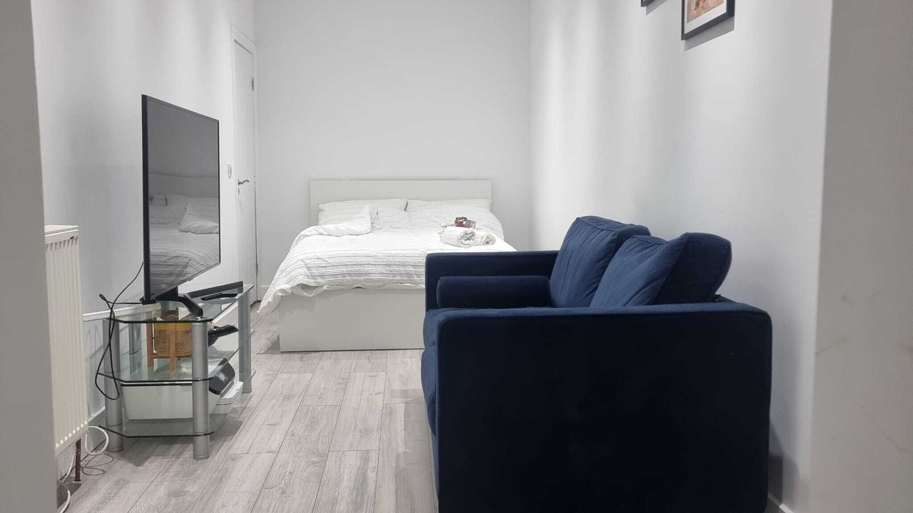 Photo of Bedroom in Longbridge