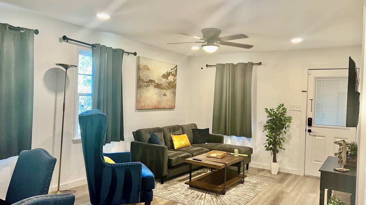 Photo of Livingroom in McNeil