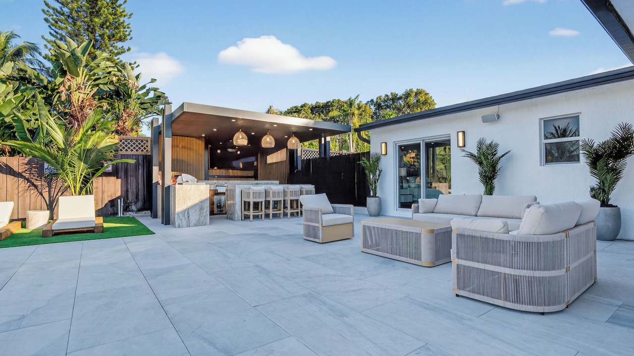 Photo of Patio Balcony in North Central Hollywood
