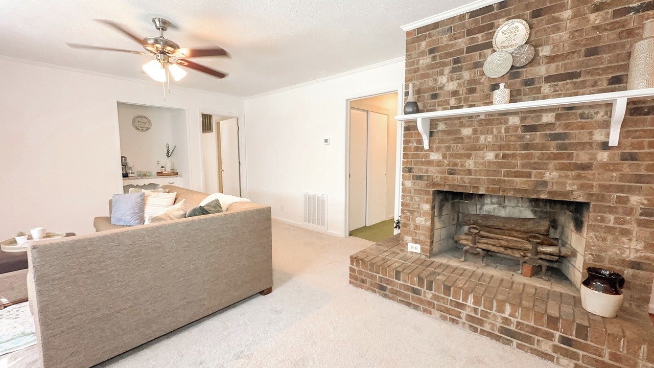 Photo of Livingroom in Chapel Hill