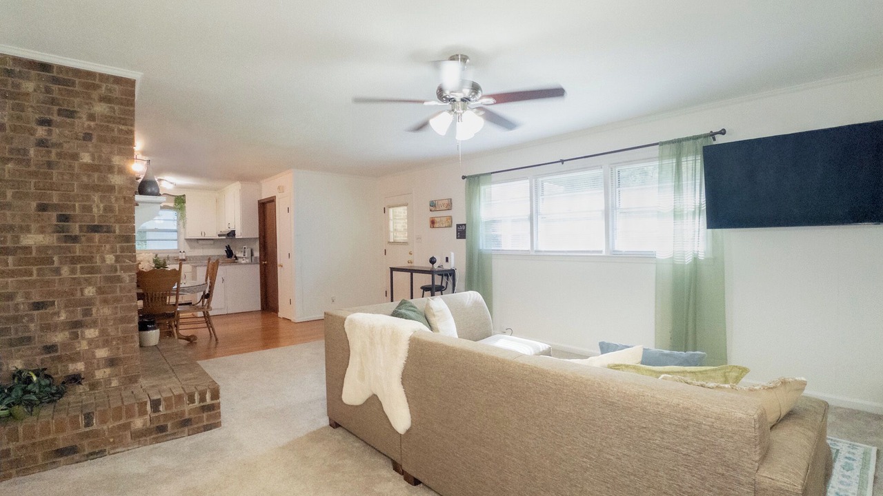 Photo of Livingroom in Chapel Hill
