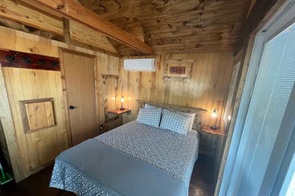 Photo of Bedroom in Flomot