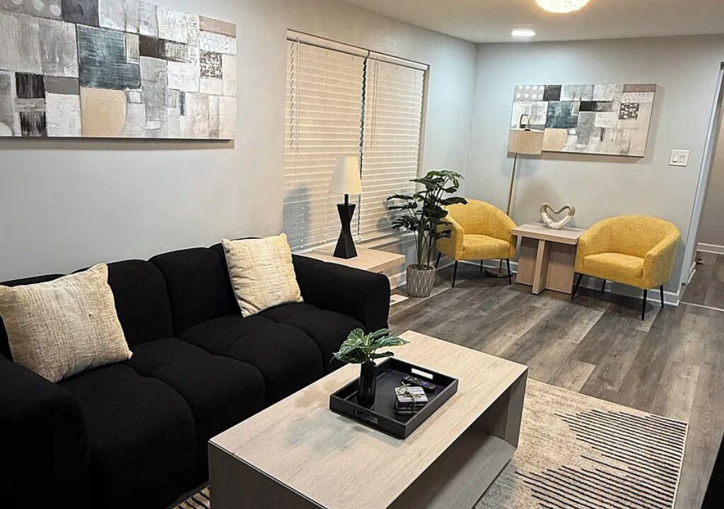 Photo of Livingroom in Westmont