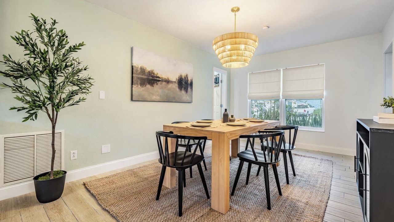 Photo of Livingroom in Pinecrest West Park
