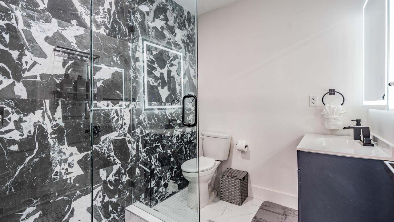 Photo of Bathroom in Pinecrest West Park