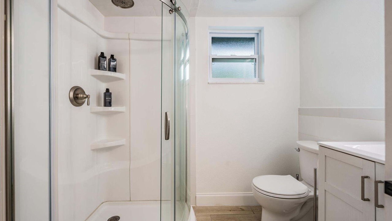 Photo of Bathroom in Pinecrest West Park