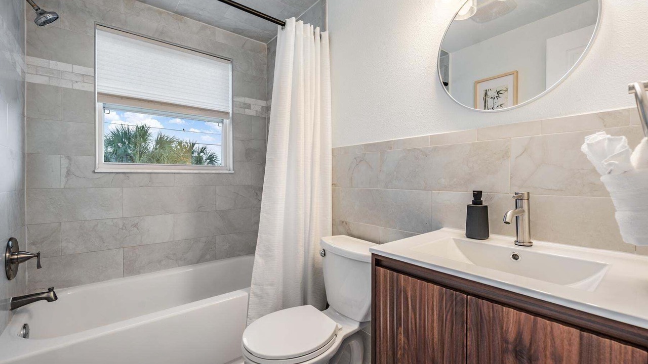 Photo of Bathroom in Pinecrest West Park
