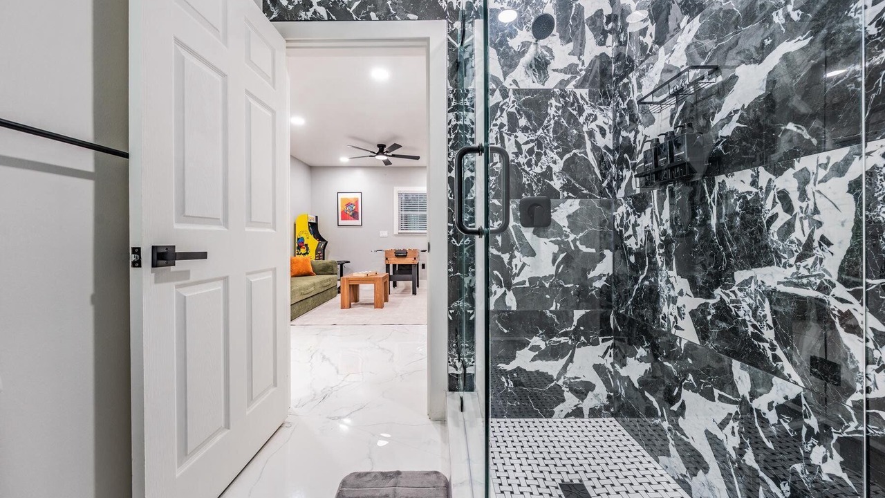 Photo of Bathroom in Pinecrest West Park