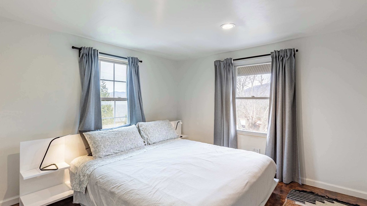 Photo of Bedroom in Oakley
