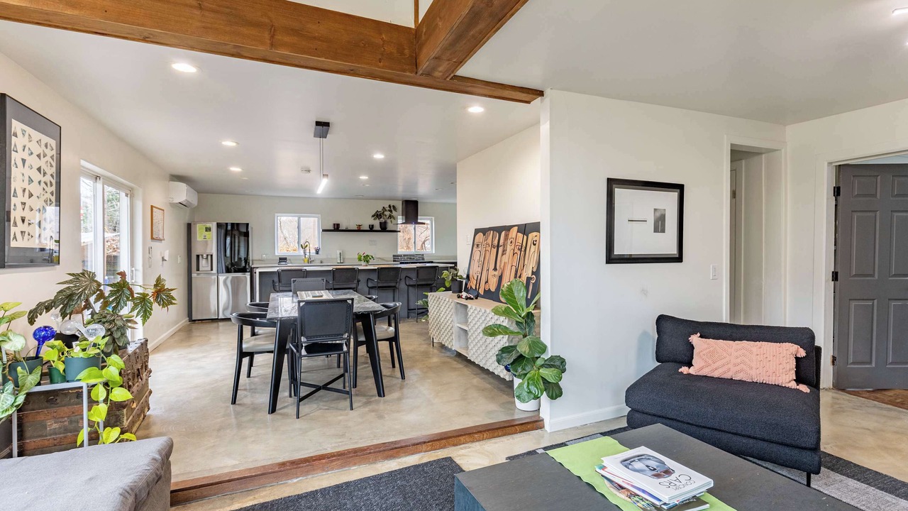 Photo of Livingroom in Oakley