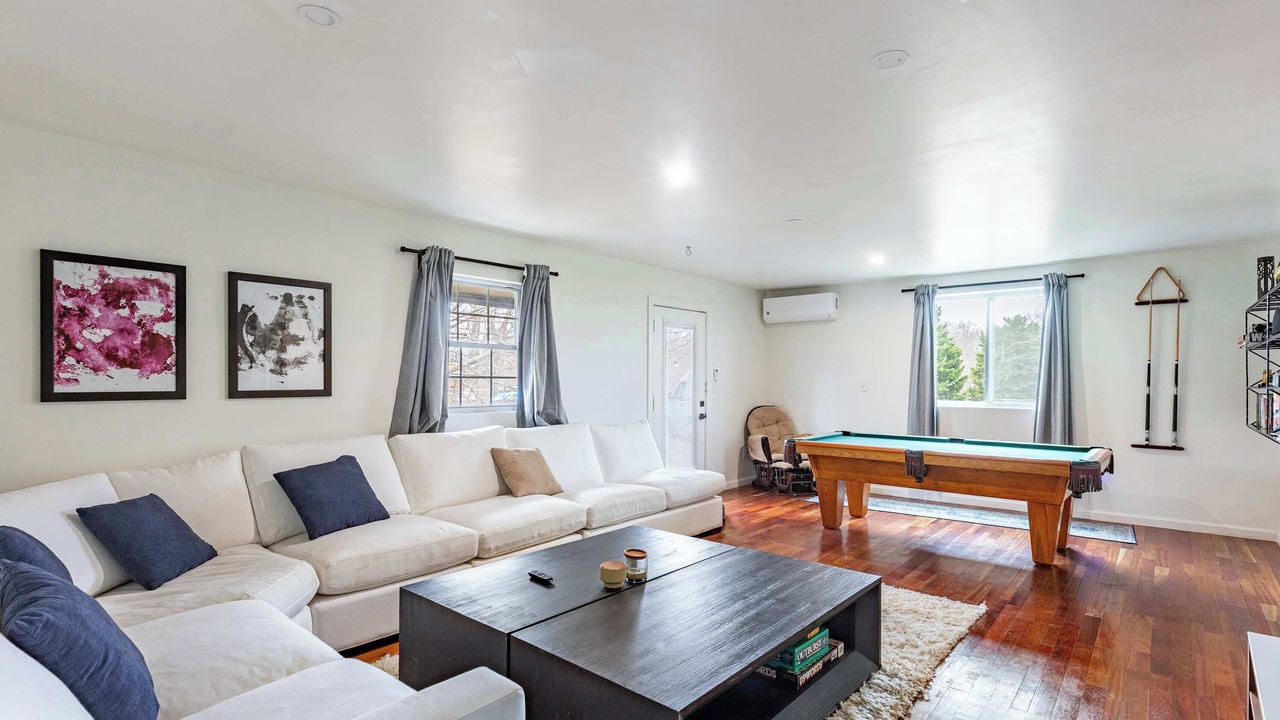 Photo of Livingroom in Oakley