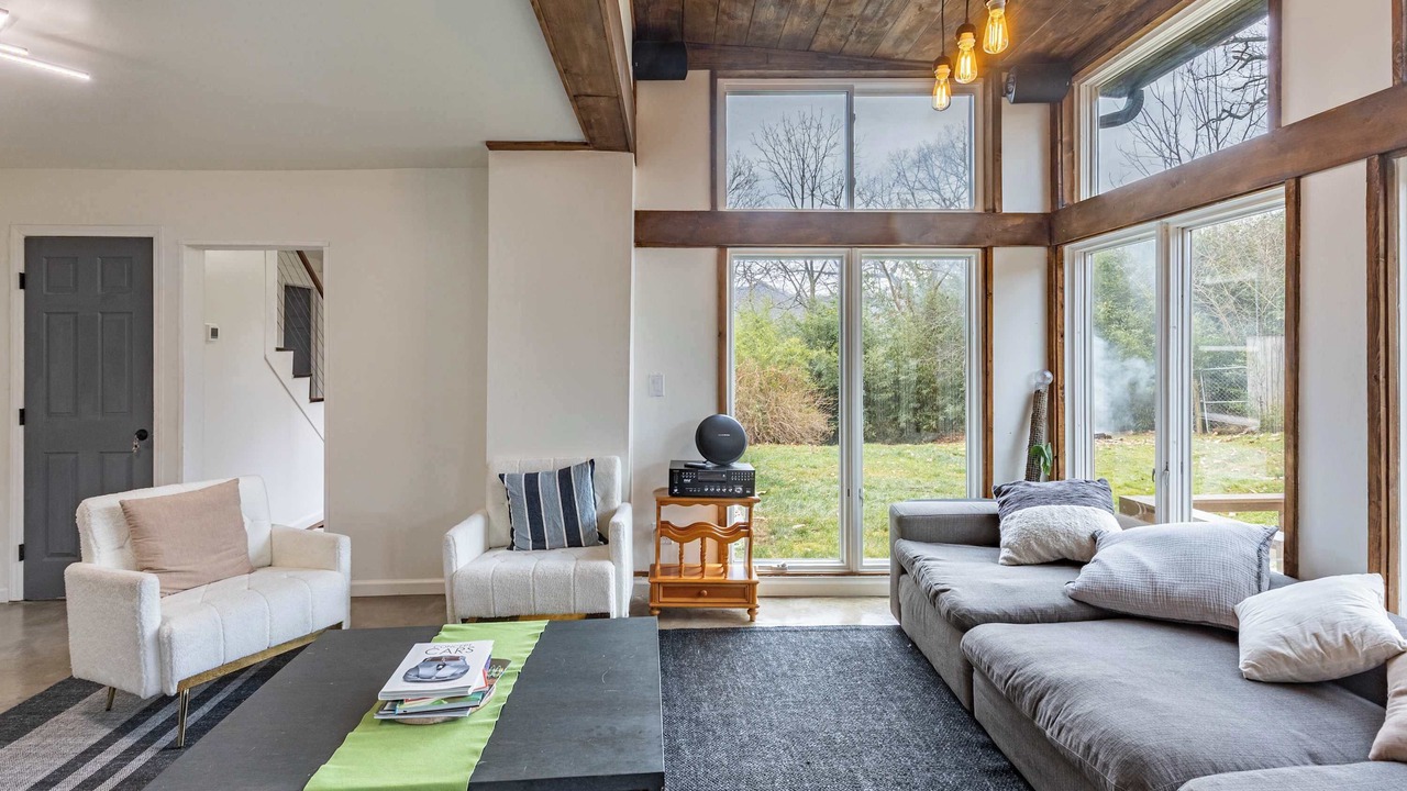 Photo of Livingroom in Oakley