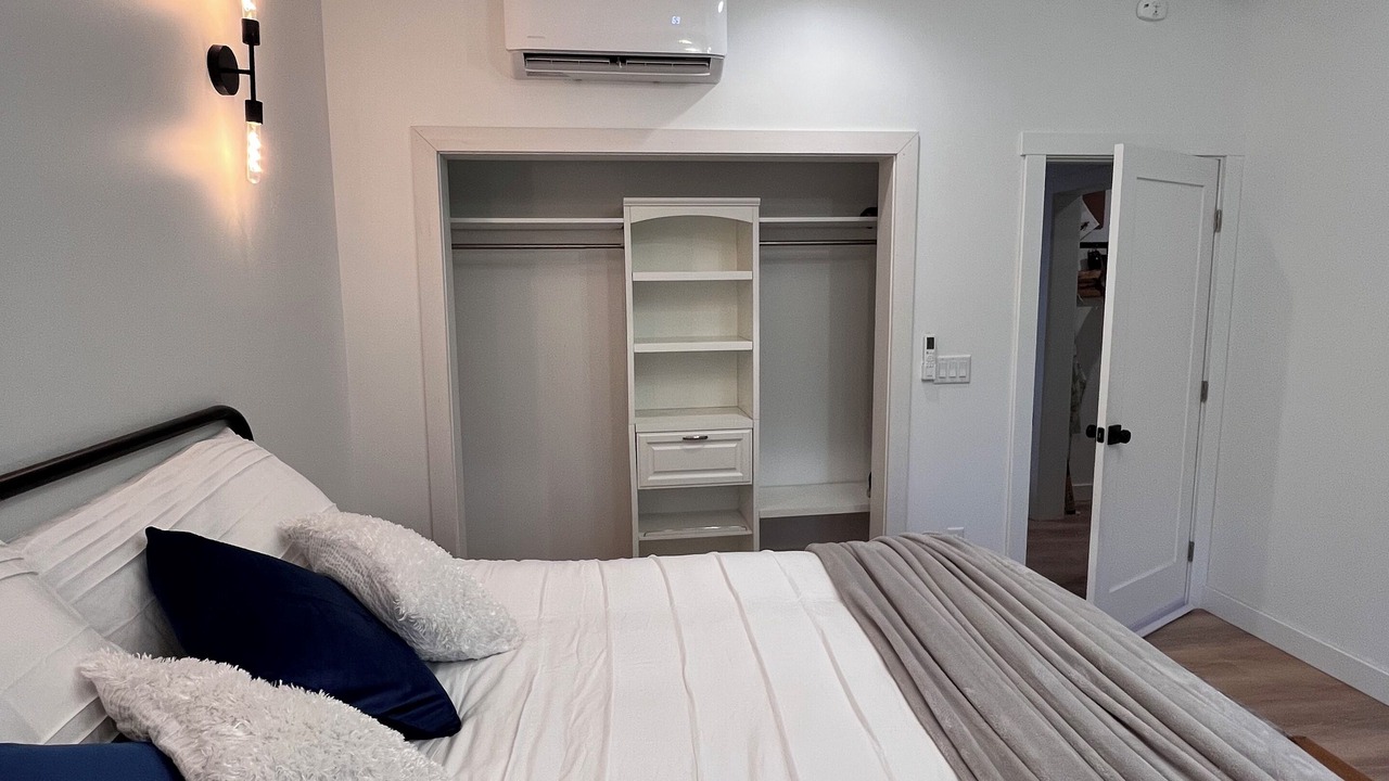 Photo of Bedroom in Lakeside