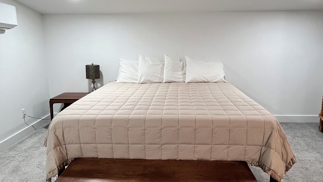 Photo of Bedroom in Lakeside