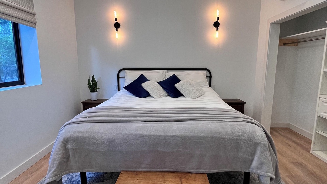 Photo of Bedroom in Lakeside