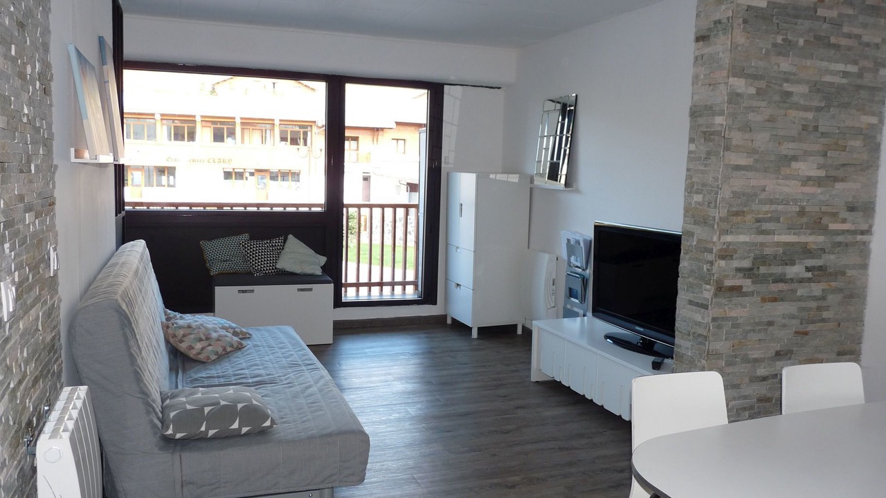Photo of Livingroom in Peone