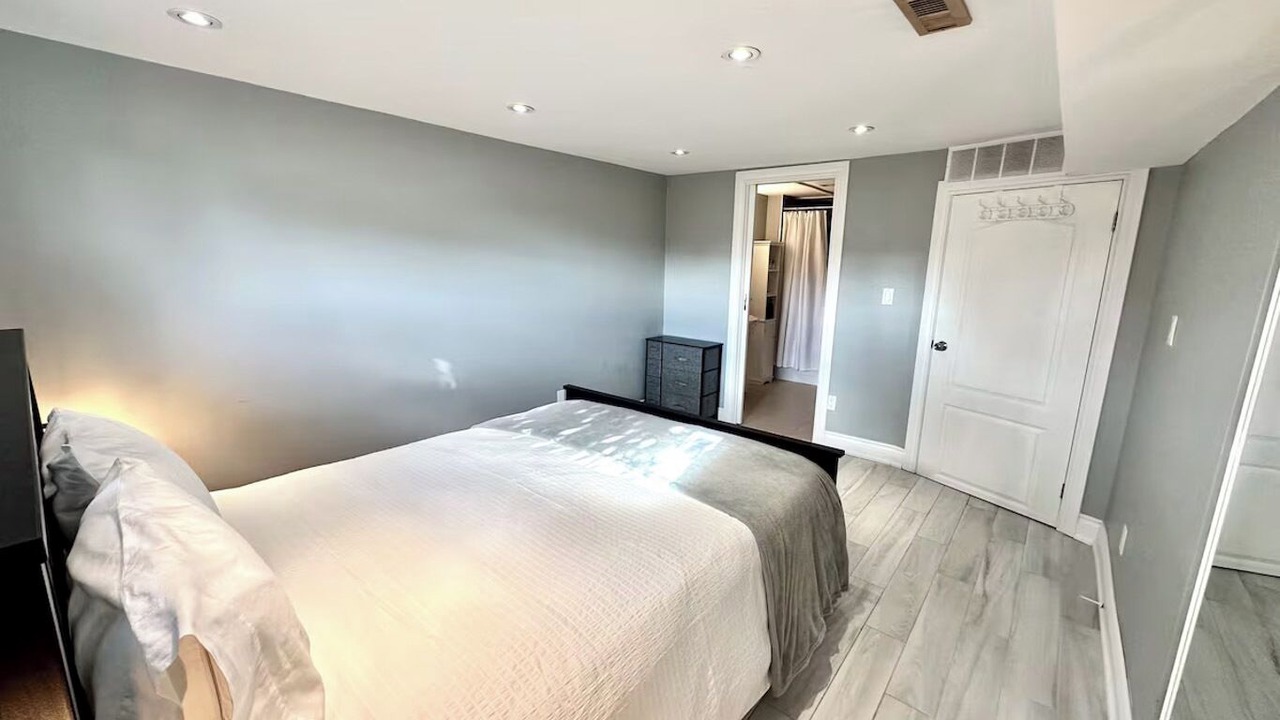 Photo of Bedroom in Lakeview