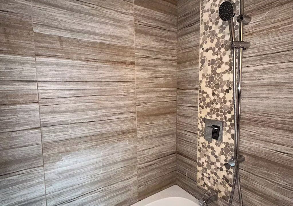 Photo of Bathroom in Lakeview