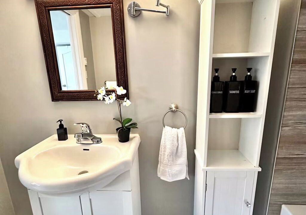 Photo of Bathroom in Lakeview