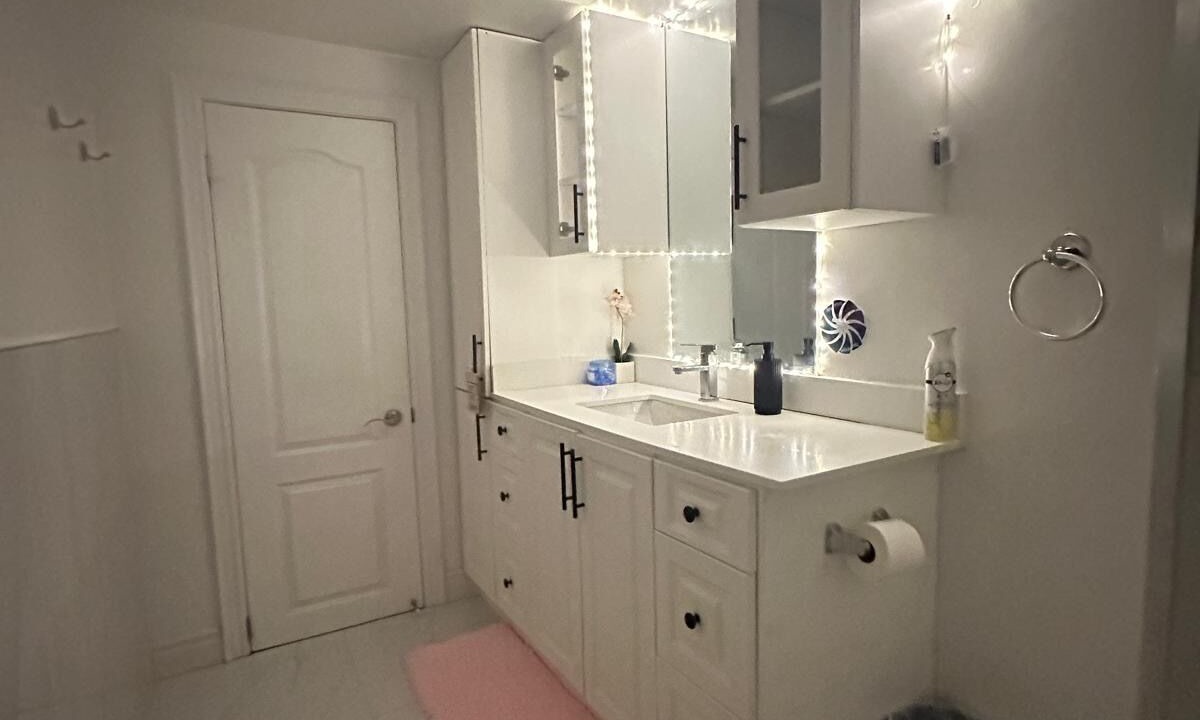 Photo of Bathroom in Curran Hall