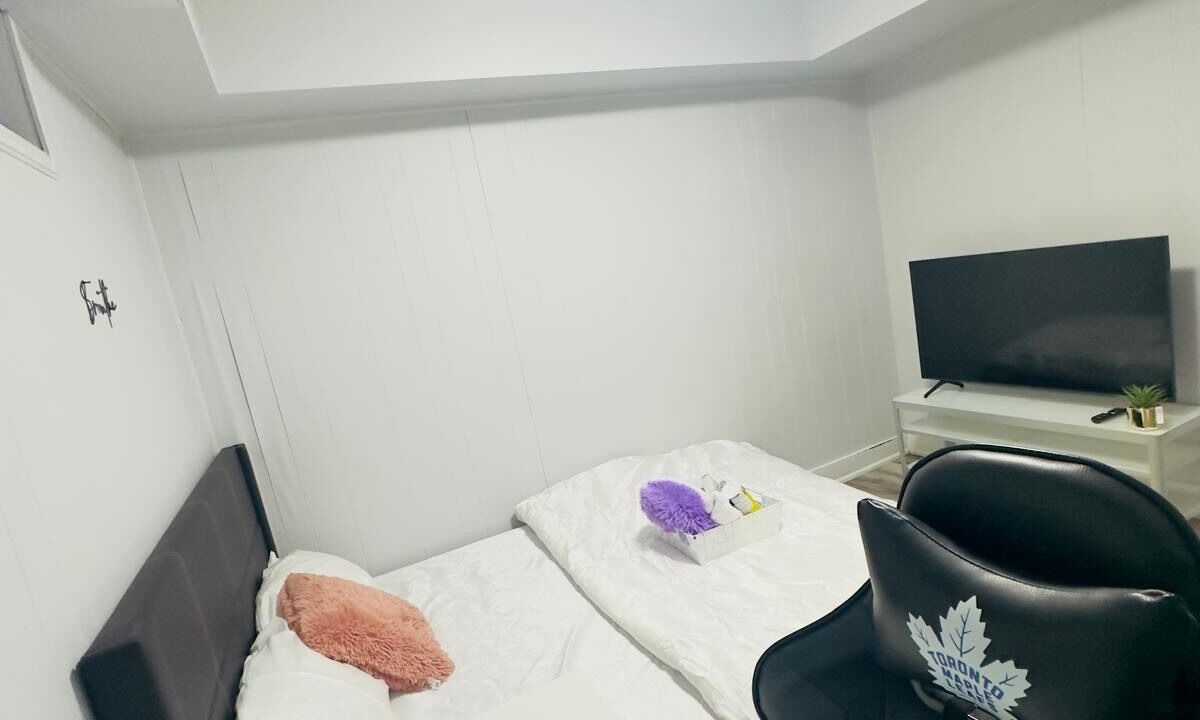 Photo of Bedroom in Curran Hall