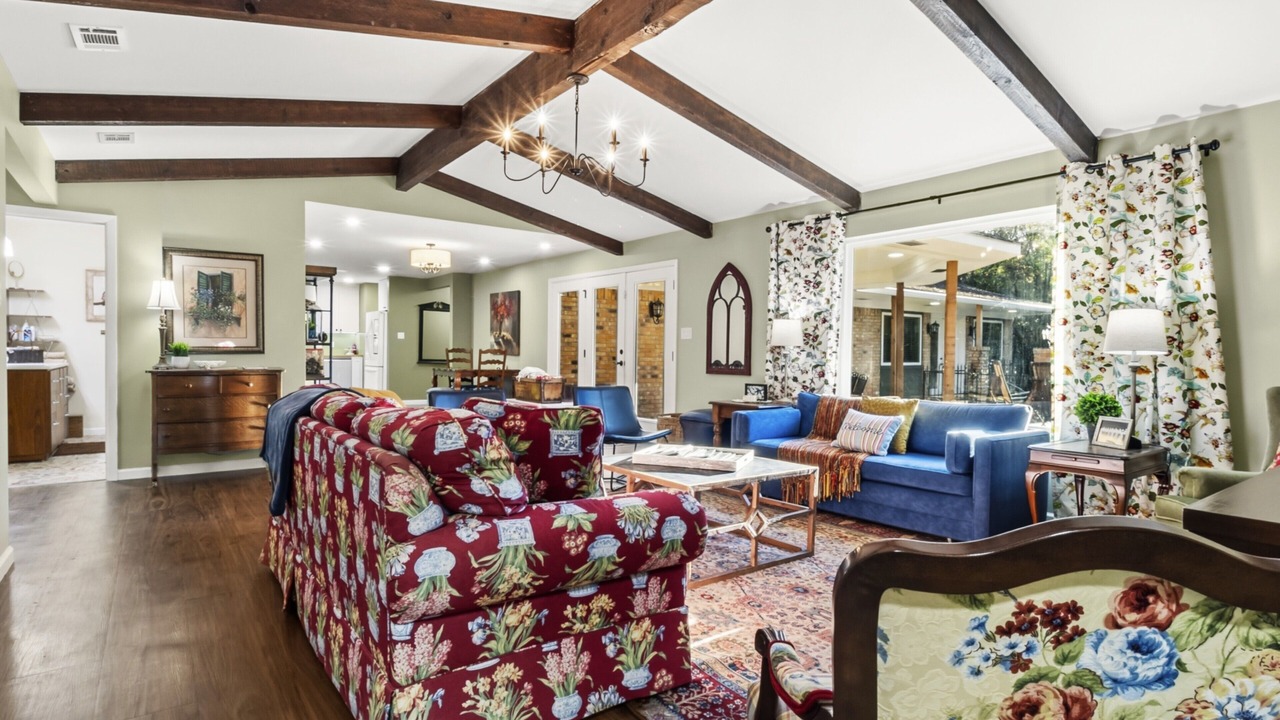 Photo of Livingroom in Longview