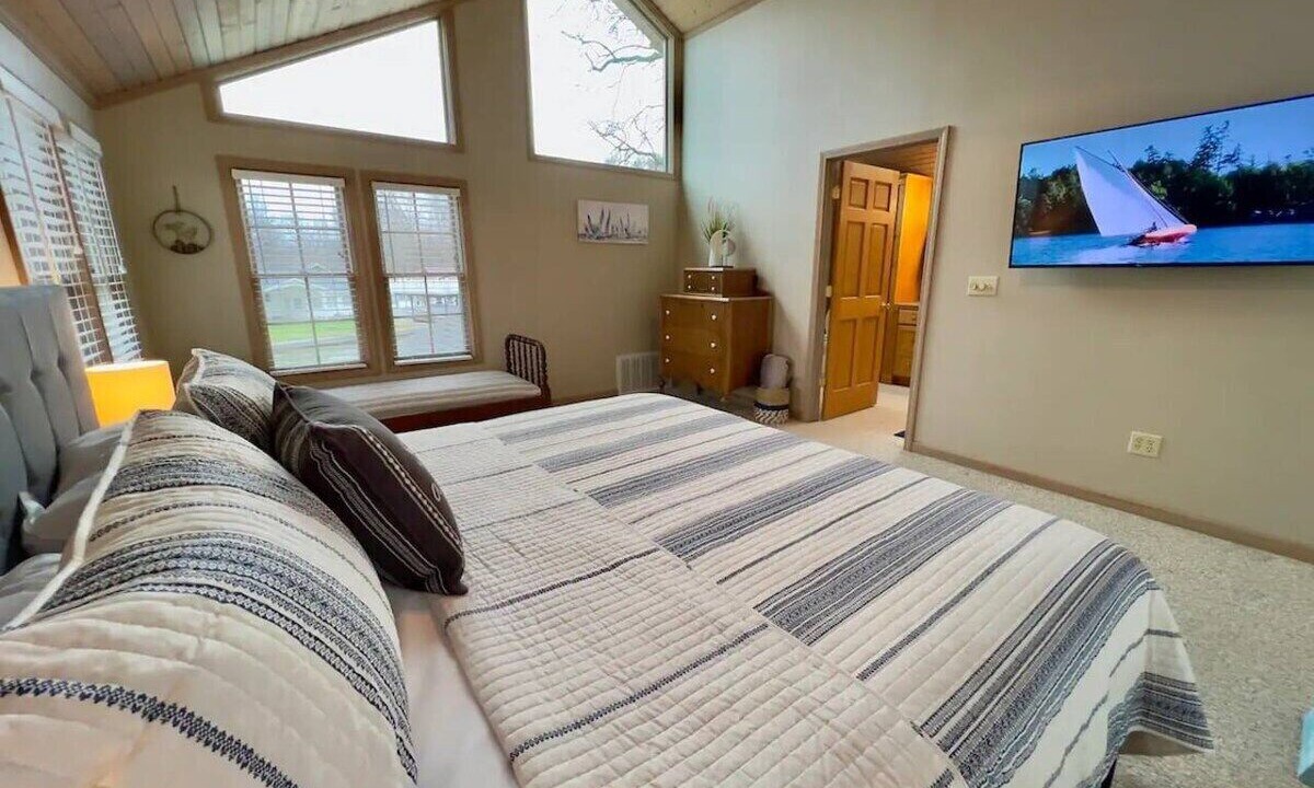 Photo of Bedroom in Russells Point