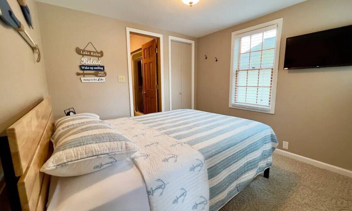 Photo of Bedroom in Russells Point