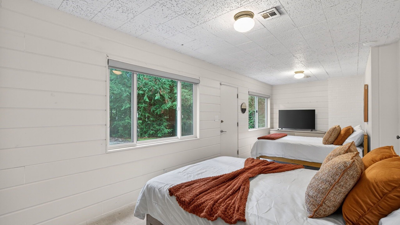 Photo of Bedroom in West Hills