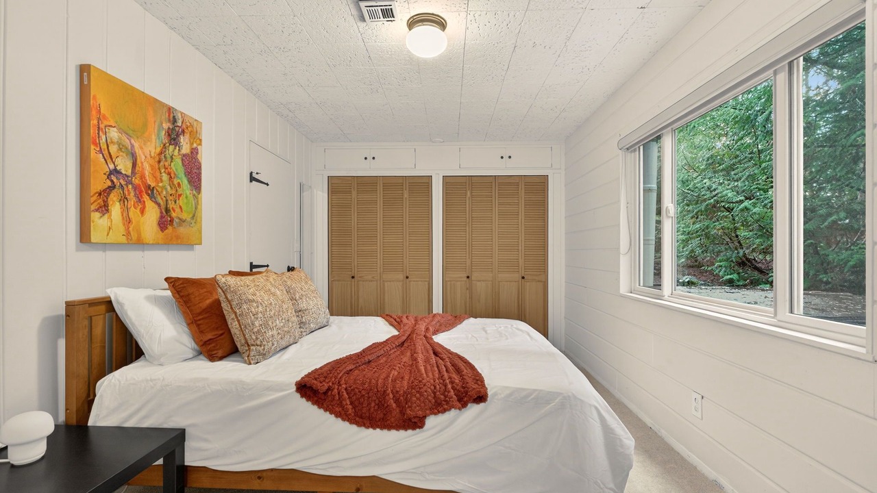 Photo of Bedroom in West Hills