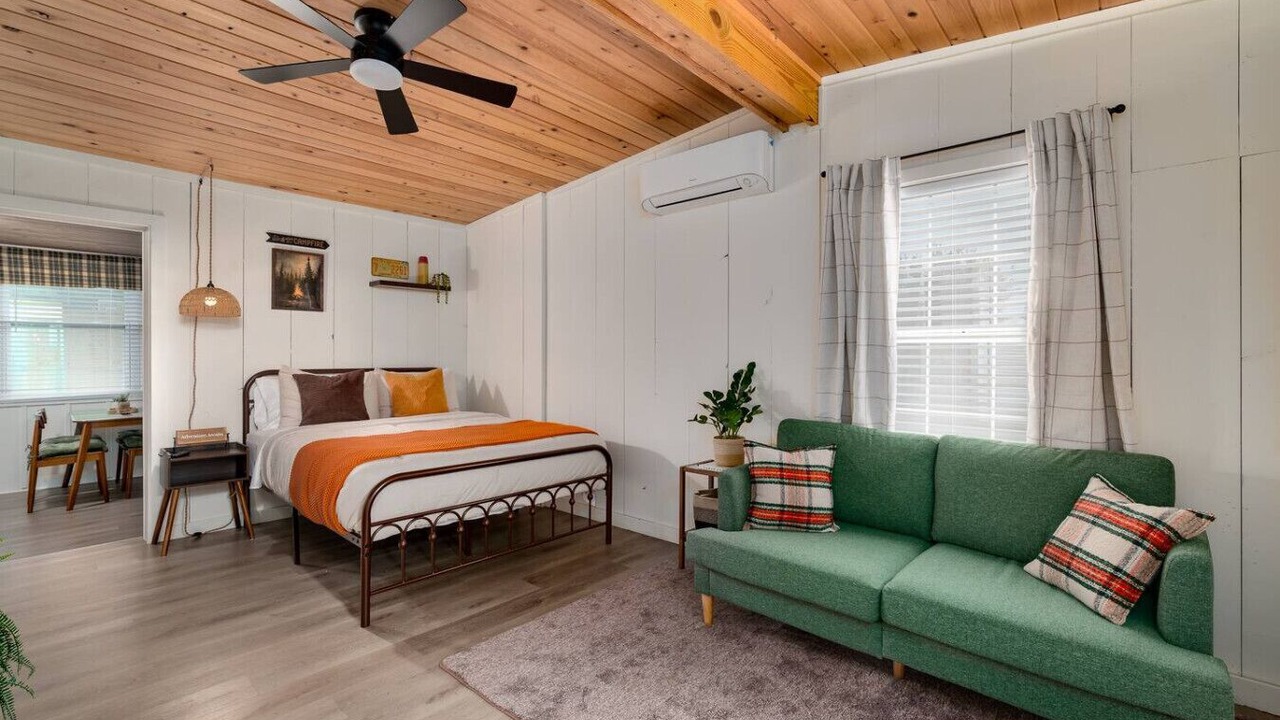 Photo of Bedroom in Englewood Park