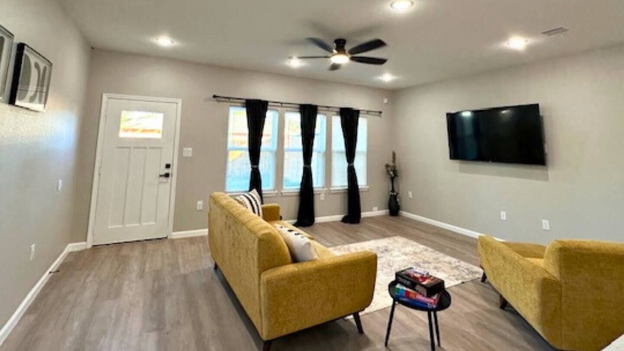 Photo of Livingroom in Northside