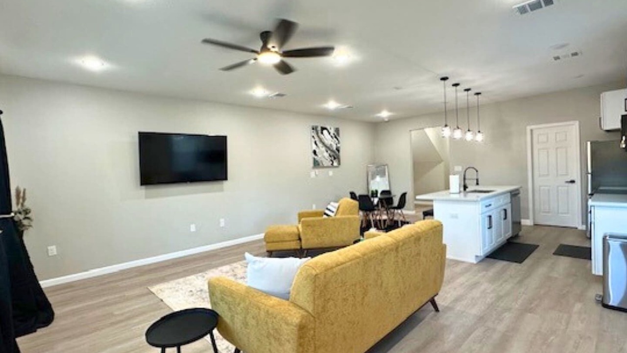 Photo of Livingroom in Northside