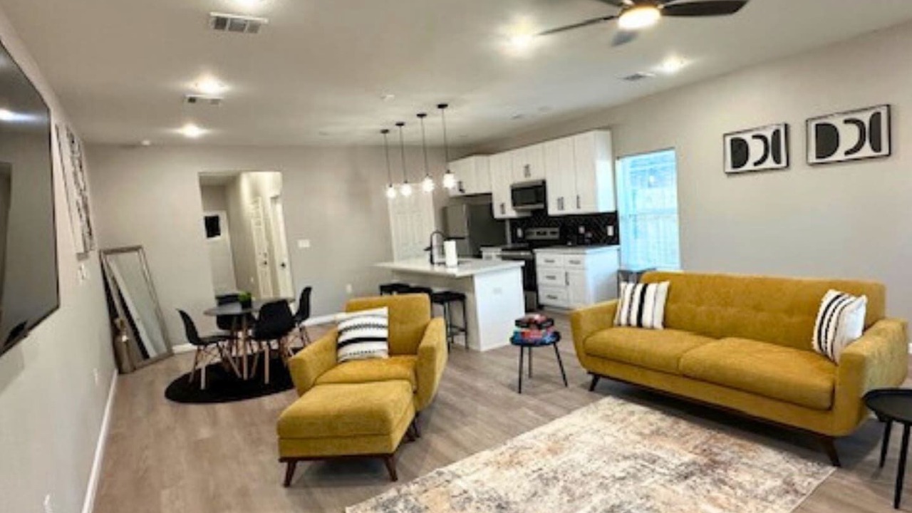 Photo of Livingroom in Northside