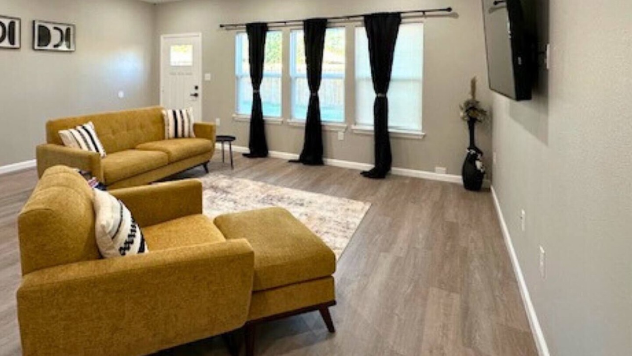 Photo of Livingroom in Northside