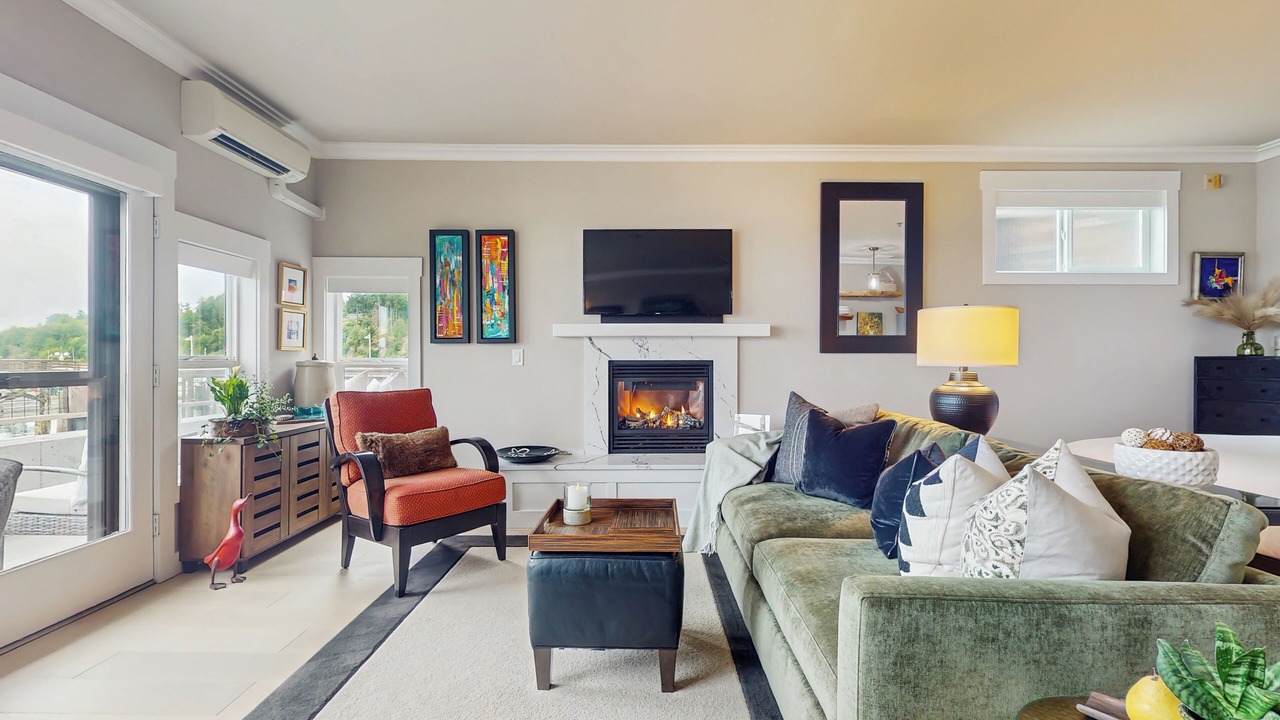 Photo of Livingroom in Langley
