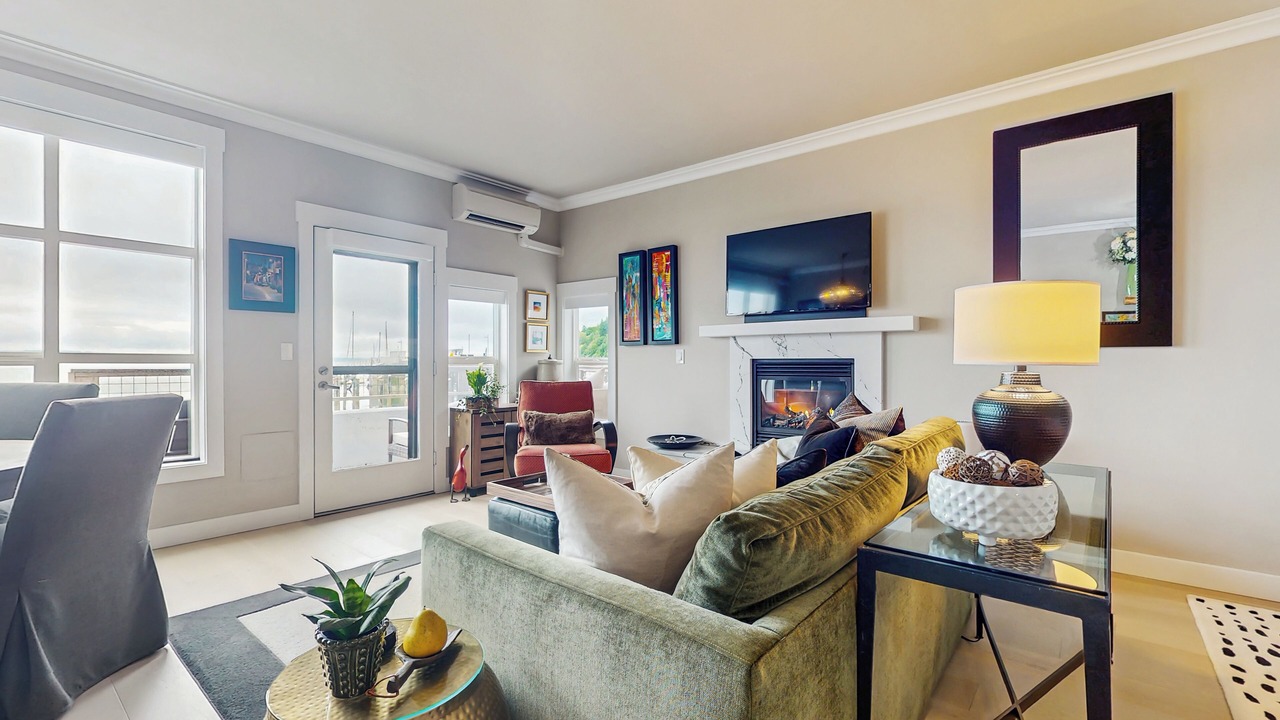 Photo of Livingroom in Langley