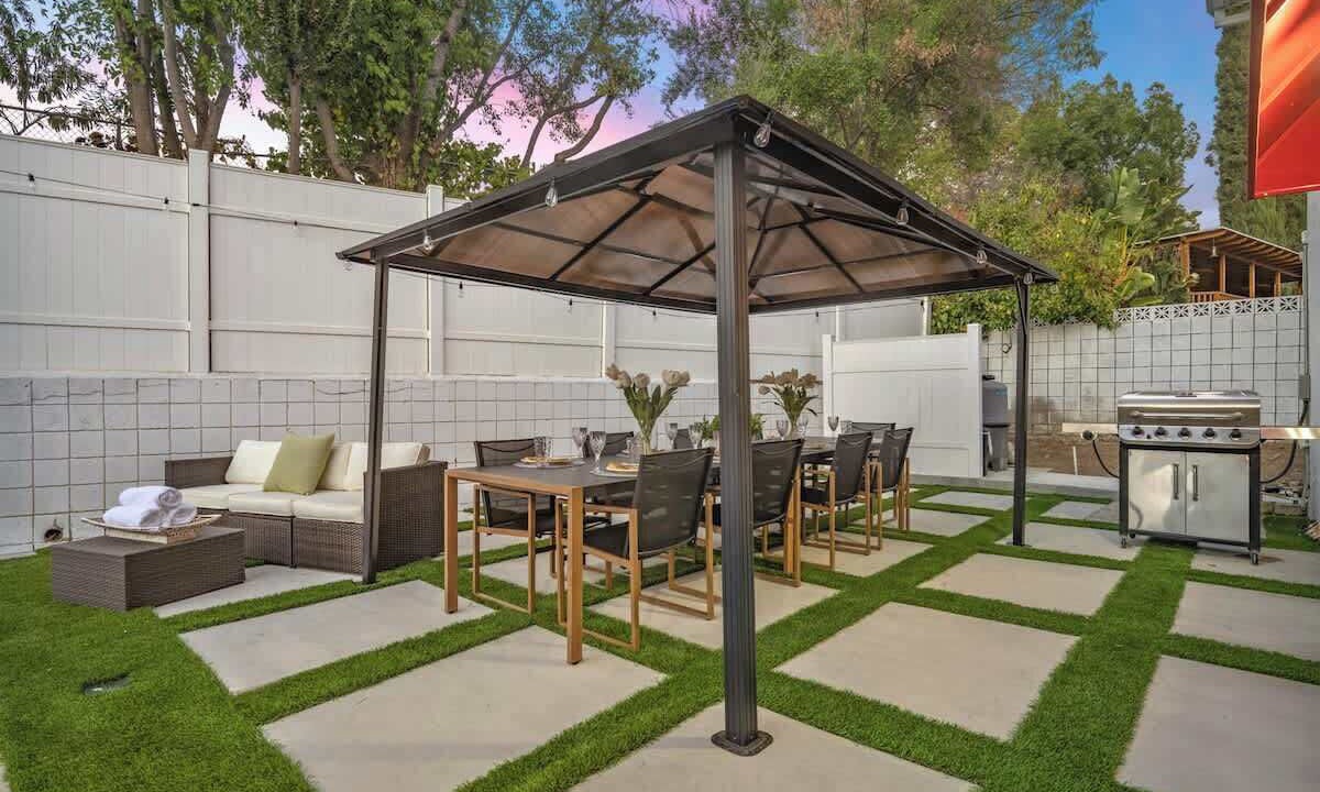Photo of Outdoor in Woodland Hills