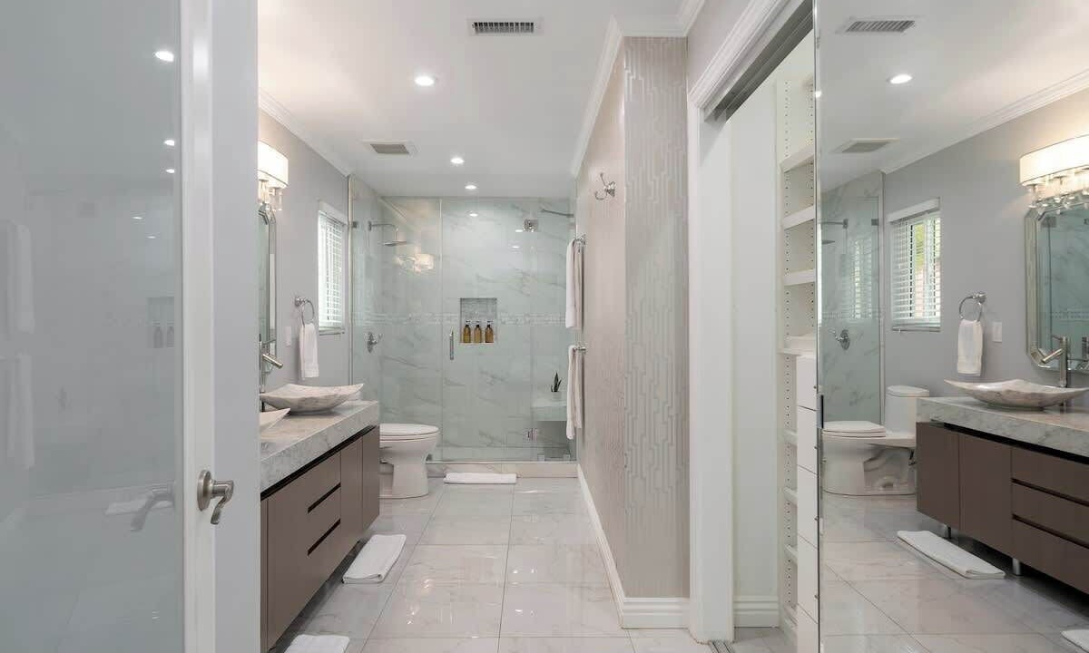Photo of Bathroom in Woodland Hills