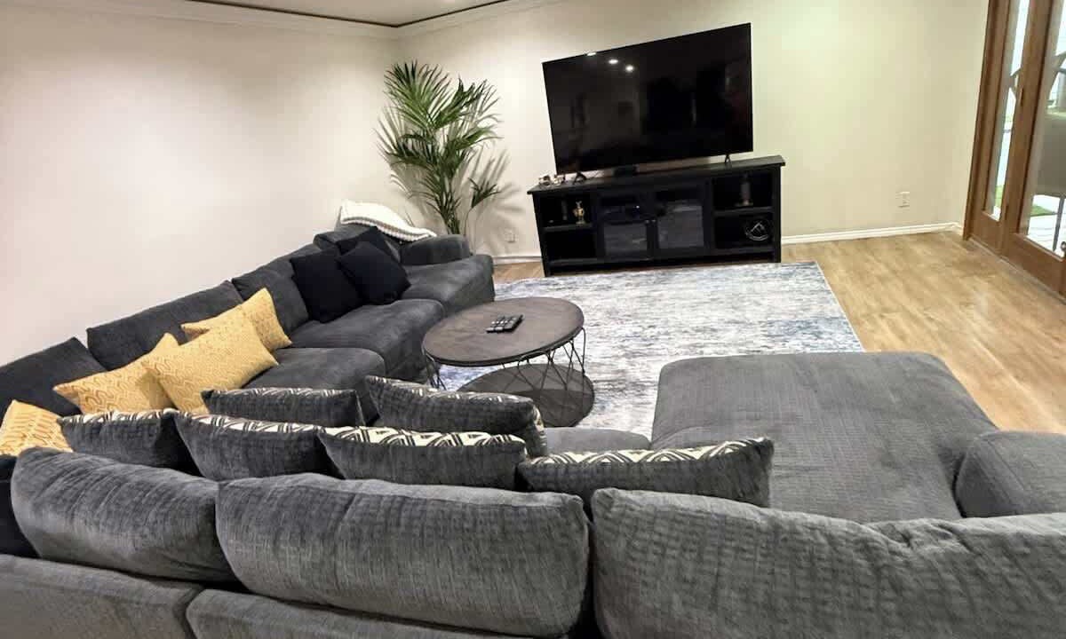 Photo of Livingroom in Woodland Hills