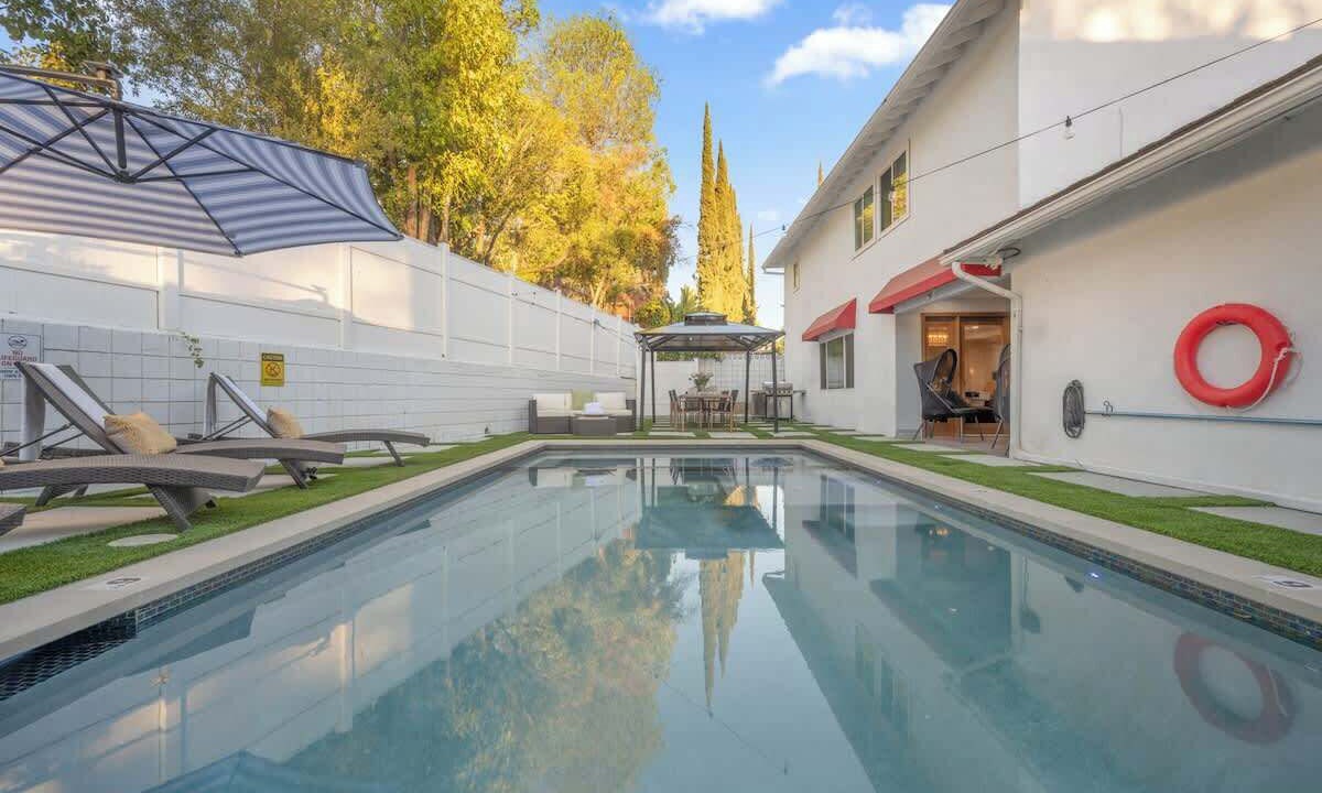 Photo of Outdoor in Woodland Hills