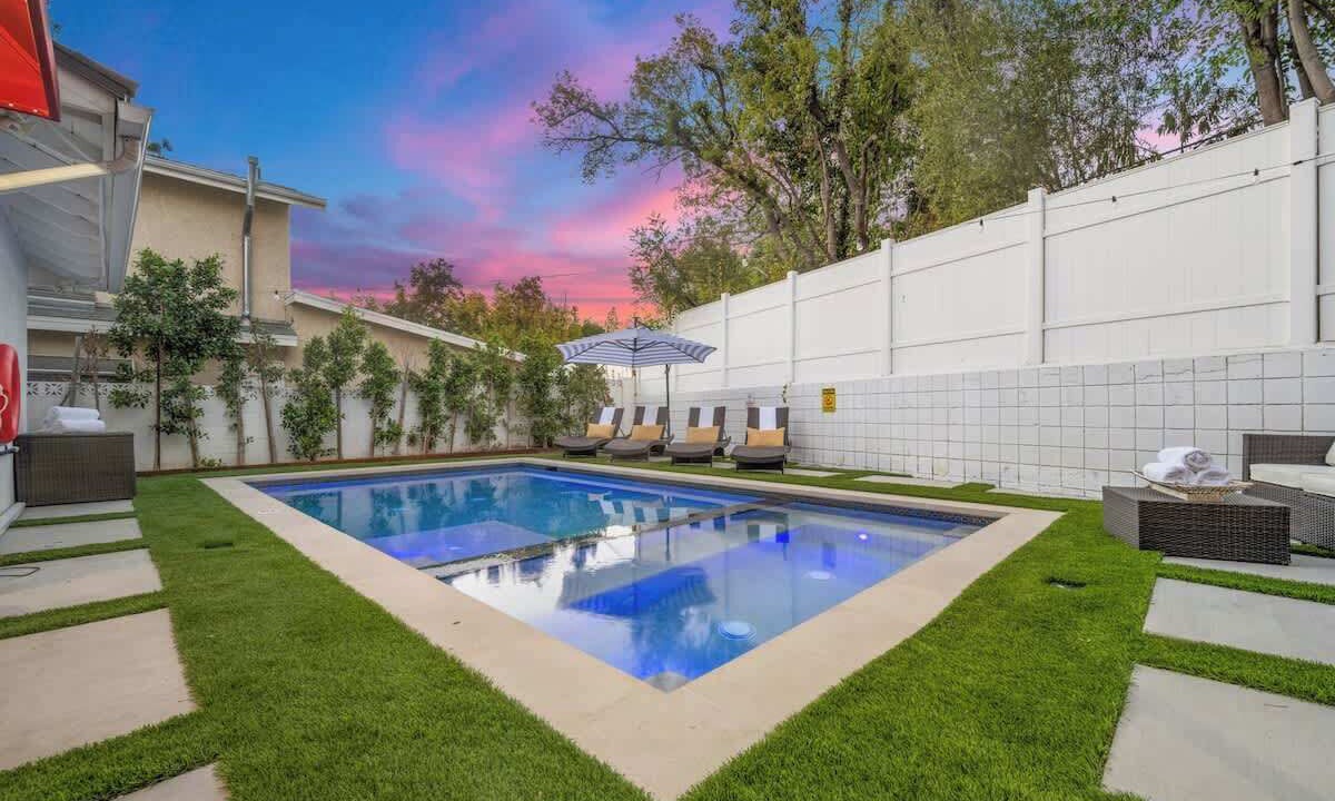 Photo of Outdoor in Woodland Hills