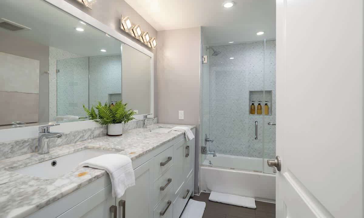 Photo of Bathroom in Woodland Hills