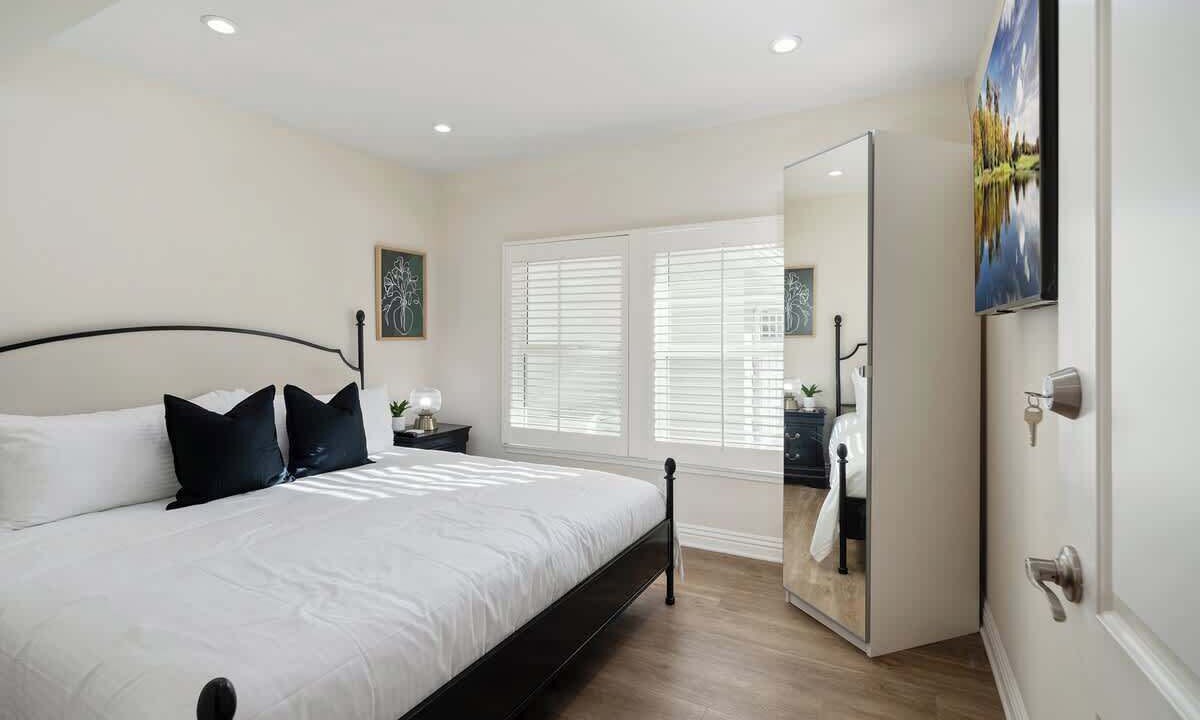 Photo of Bedroom in Woodland Hills